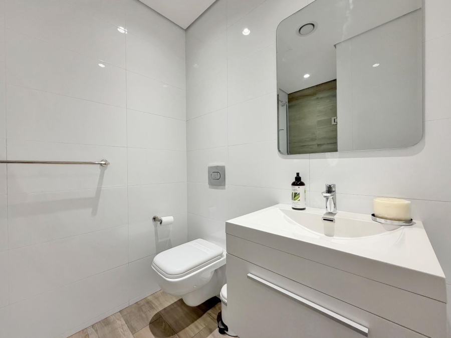 2 Bedroom Property for Sale in Green Point Western Cape